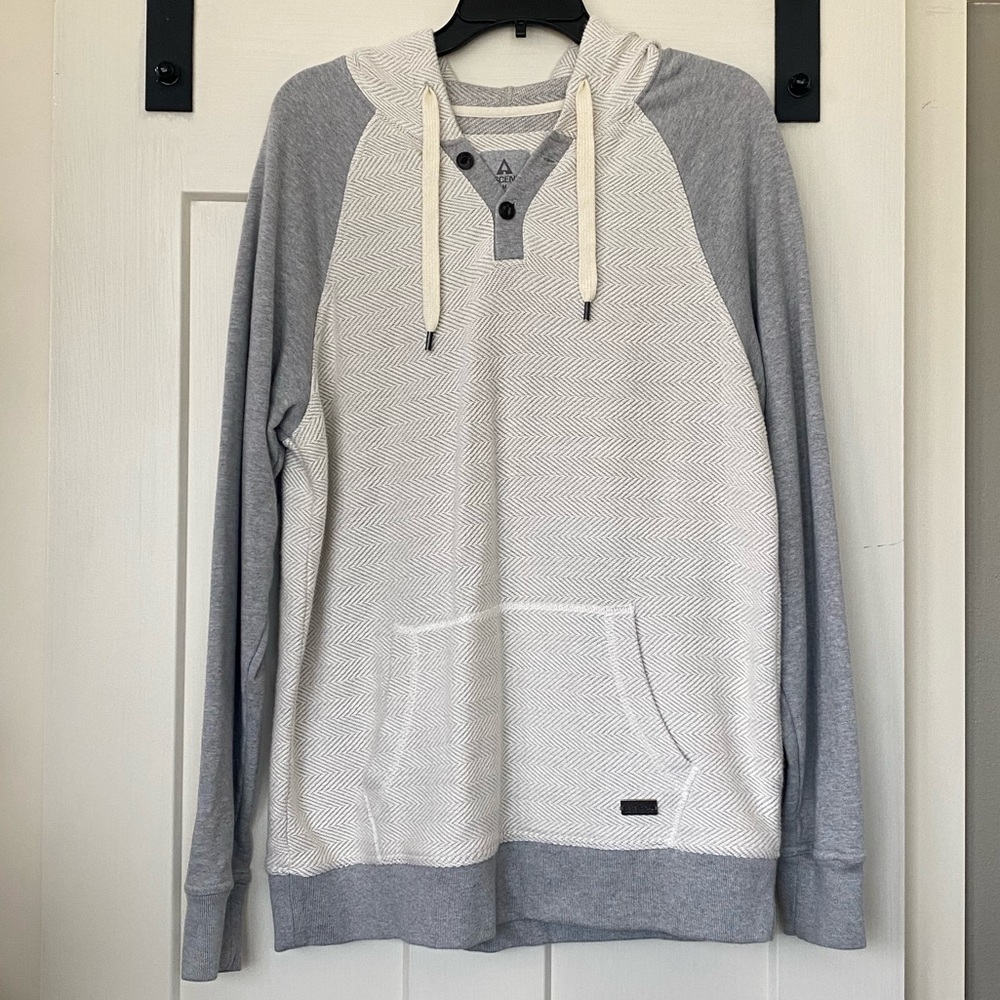 Ascend Pullover